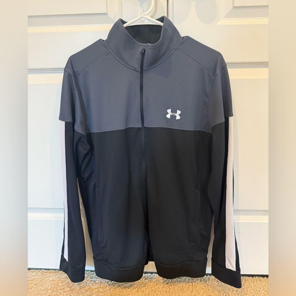 Under Armor Zip jacket. Lightweight, unlined. Men’s L fitted. Side zip pkts